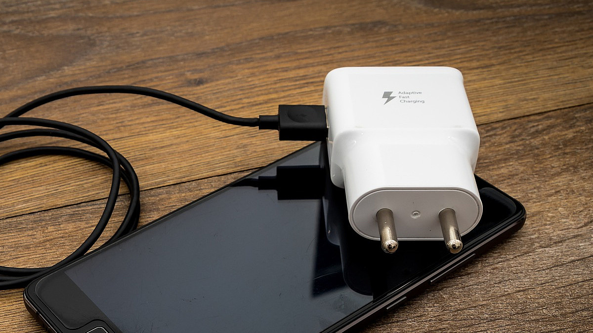 Sprzęt elektroniczny. Co trzecia ładowarka jest niebezpieczna