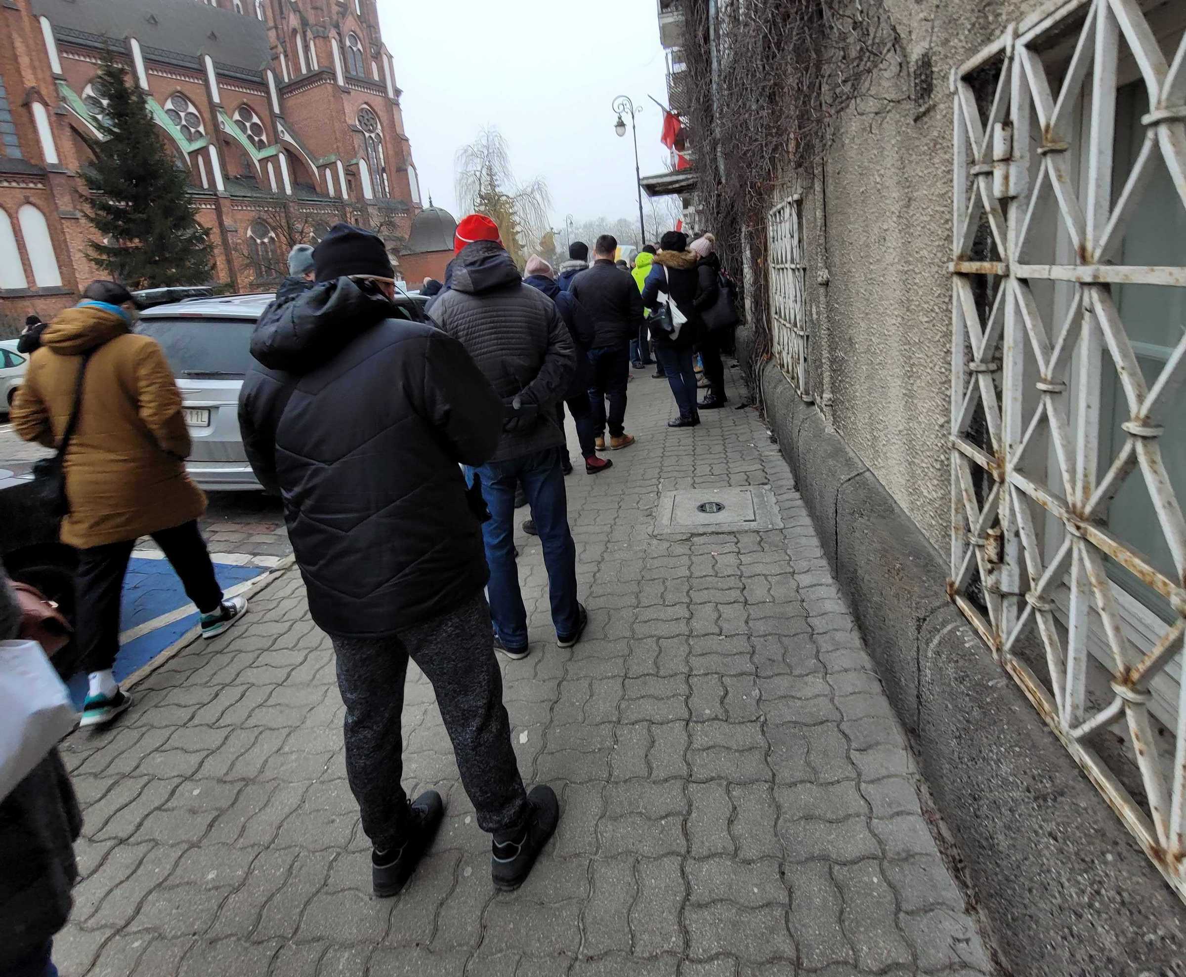 Wkurzeni przedsiębiorcy utknęli w kolejkach do ZUS-u. Miało być szybko i automatycznie, nie wyszło