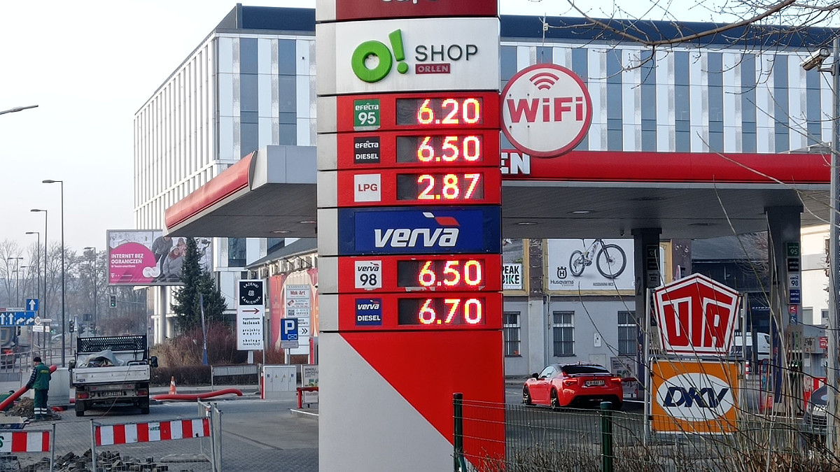 Ceny benzyny. Na polskie stacje zawitało 6 zł i może tam zostać na dłużej 