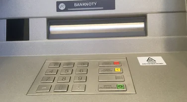 Blokada wypłat z bankomatów. KNF: gotówki nie zabraknie