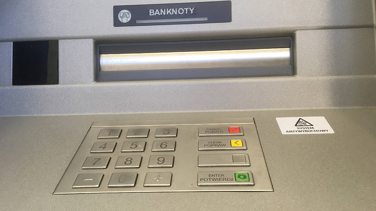 Usługi płatnicze. KNF prosi firmy płatnicze, by nie łupiły uchodźców z Ukrainy