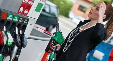 Podjeżdżam zatankować, a tu coś takiego. Diesel o 30 gr tańszy, niż każe rząd