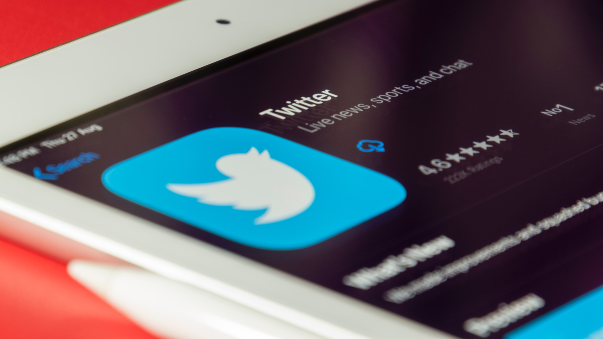 Elon Musk zainwestował w Twittera. Kurs akcji spółki eksplodował