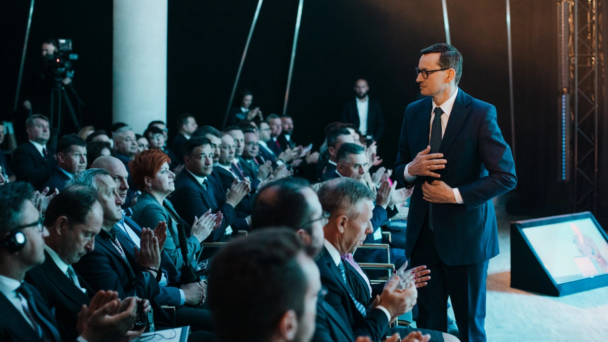 Zadłużenie Polski.  Rząd znowu majstruje przy regule wydatkowej