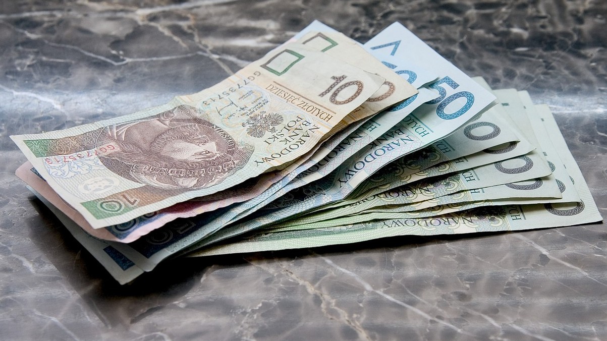 Złoty dosłownie rozjechał dolara i euro. Takie rzeczy nie dzieją się codziennie