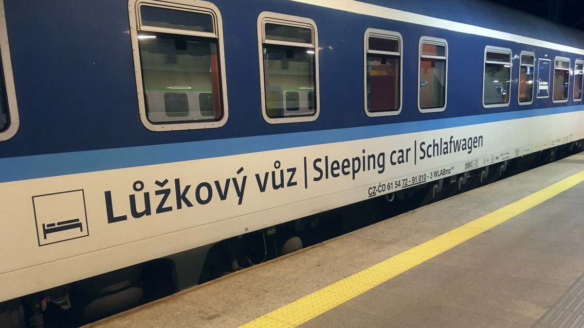 Paliwa drożeją, to ceny biletów na pociąg idą w dół. Niestety nie w Polsce