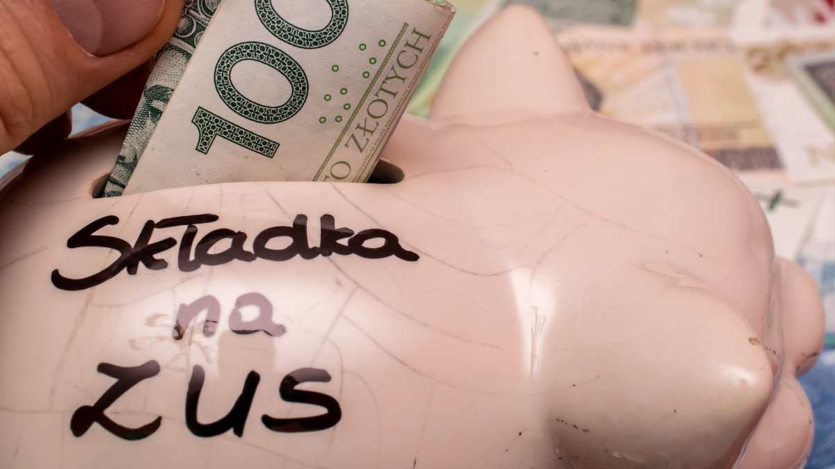 Walczą, by Polacy nie musieli płacić składek na ZUS i NFZ. Pracujesz na etacie? Musisz to zobaczyć