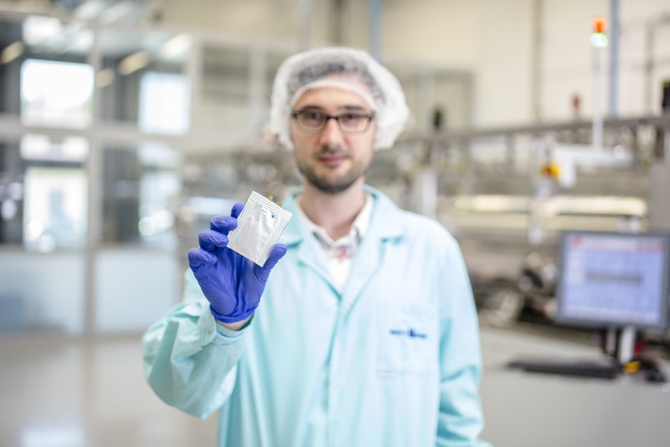 Polak potrafi w baterie. I funduje rewolucję czołowym producentom smartfonów, skuterów i dronów