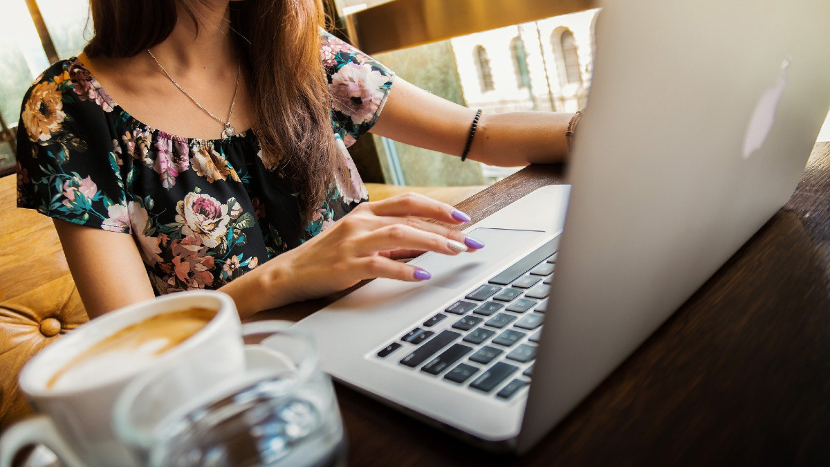 Polacy kupują w internecie i nie płacą. Sprzedawcy są zachwyceni