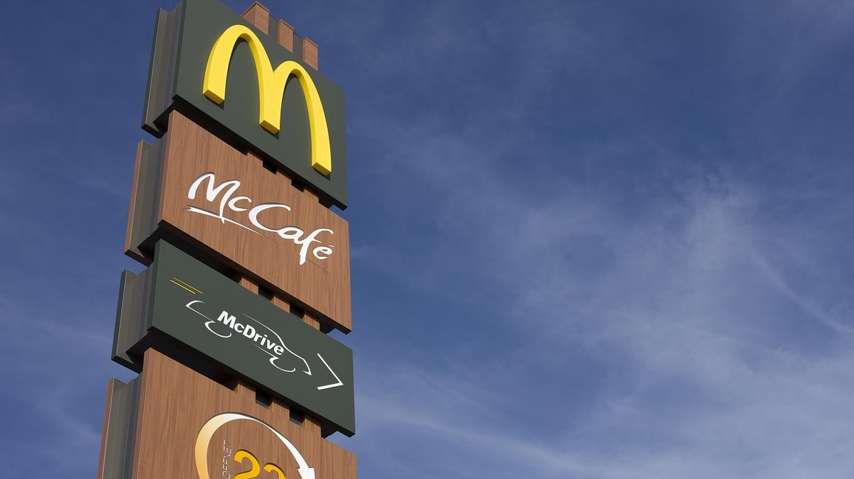 McDonald's będzie śledził kubki i pudełka jednorazowe
