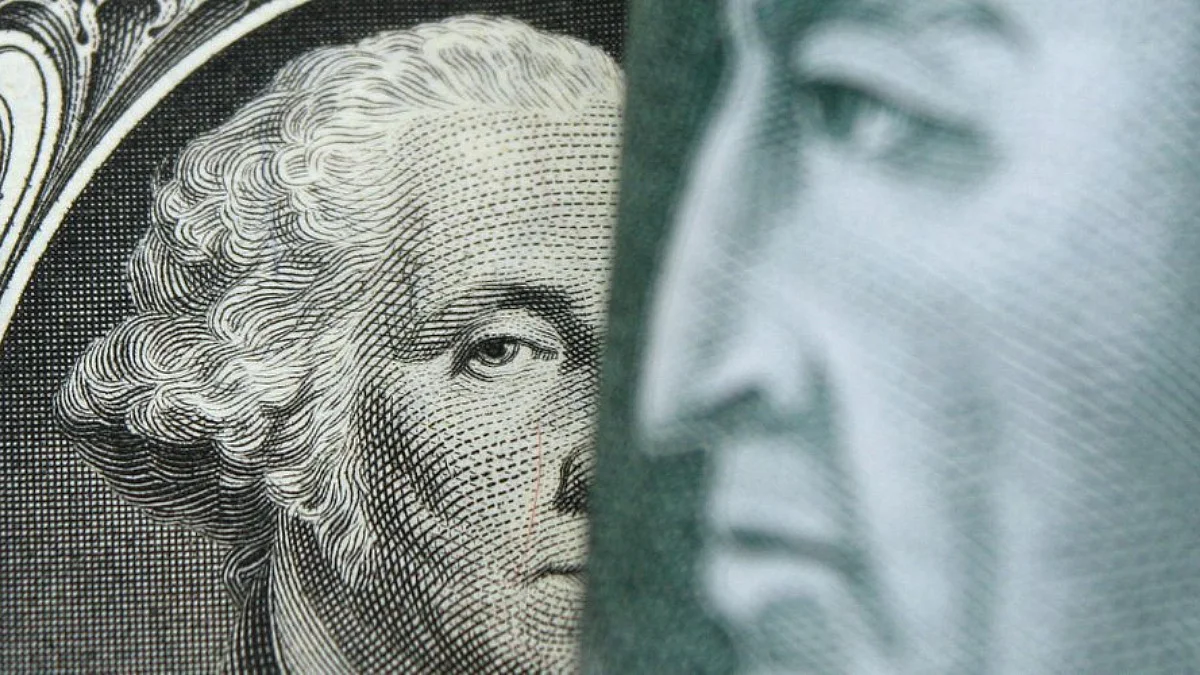 Kursy walut. Euro i dolar idą łeb w łeb, a złoty wciąż traci