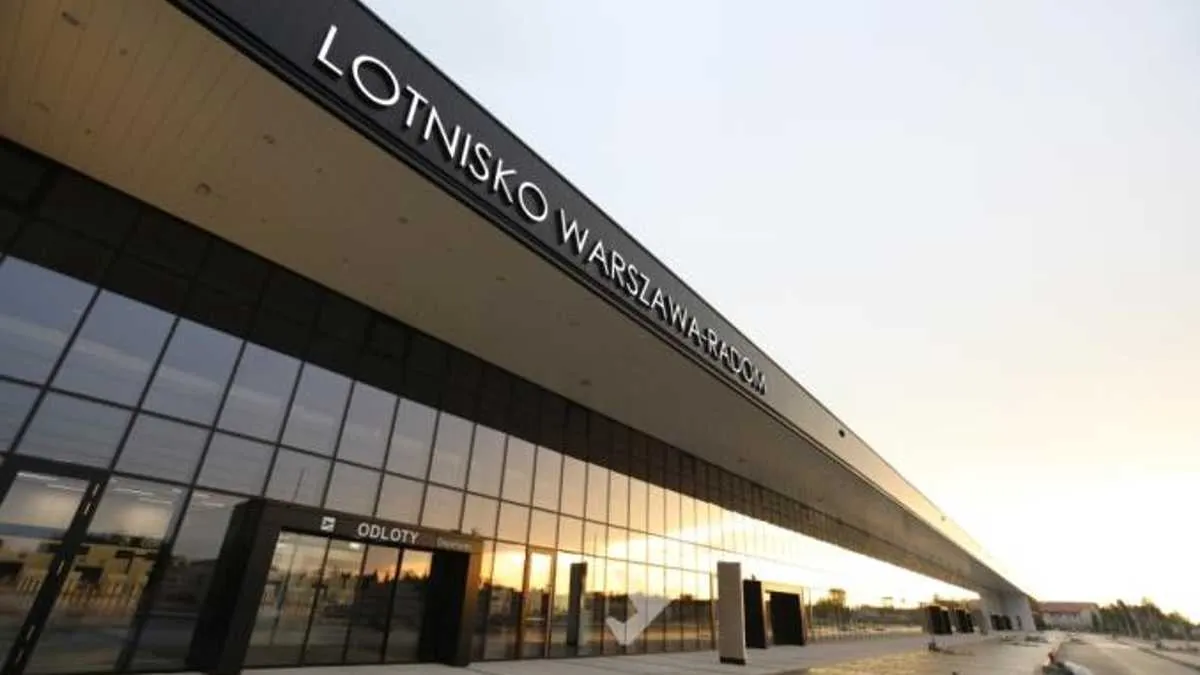 Lotnisko w Radomiu podało cennik. Nic dziwnego, że Ryanair kurczowo trzyma się Modlina