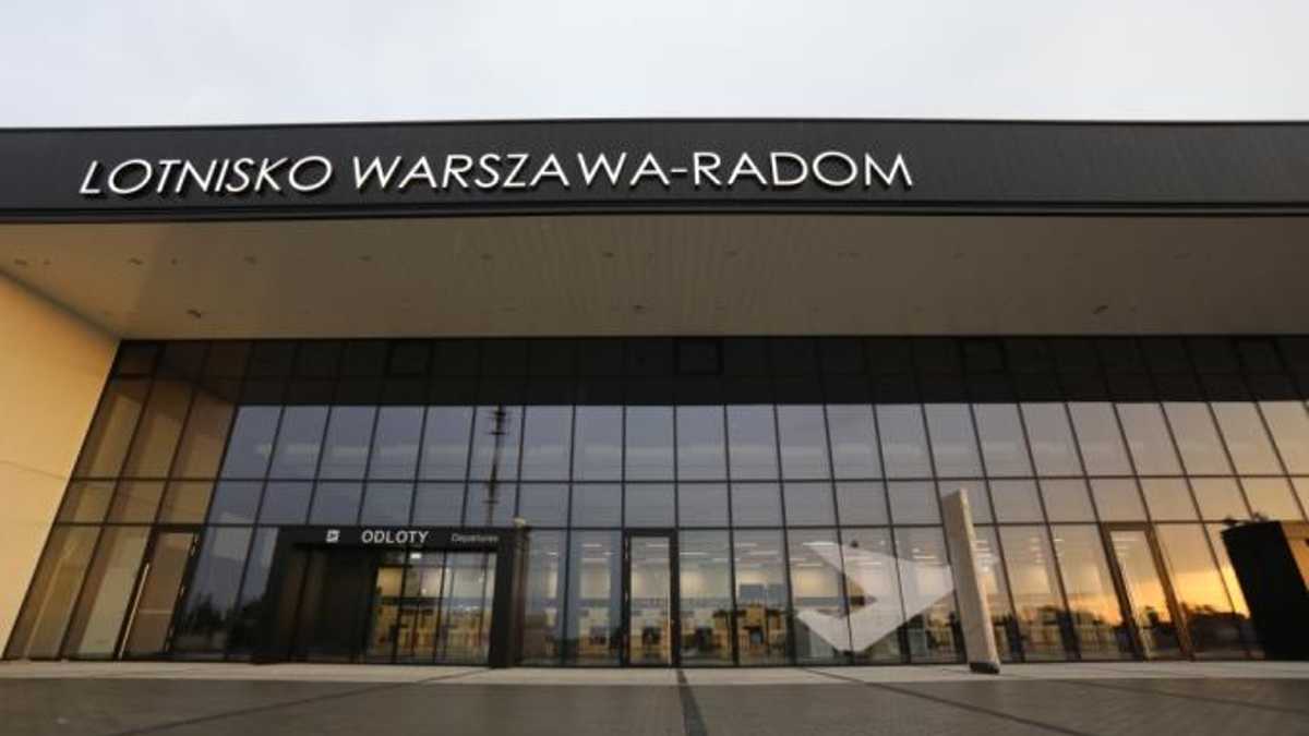 Lotnisko w Radomiu jednak ma pecha. Jeszcze nie ruszyło, a już straciło część połączeń