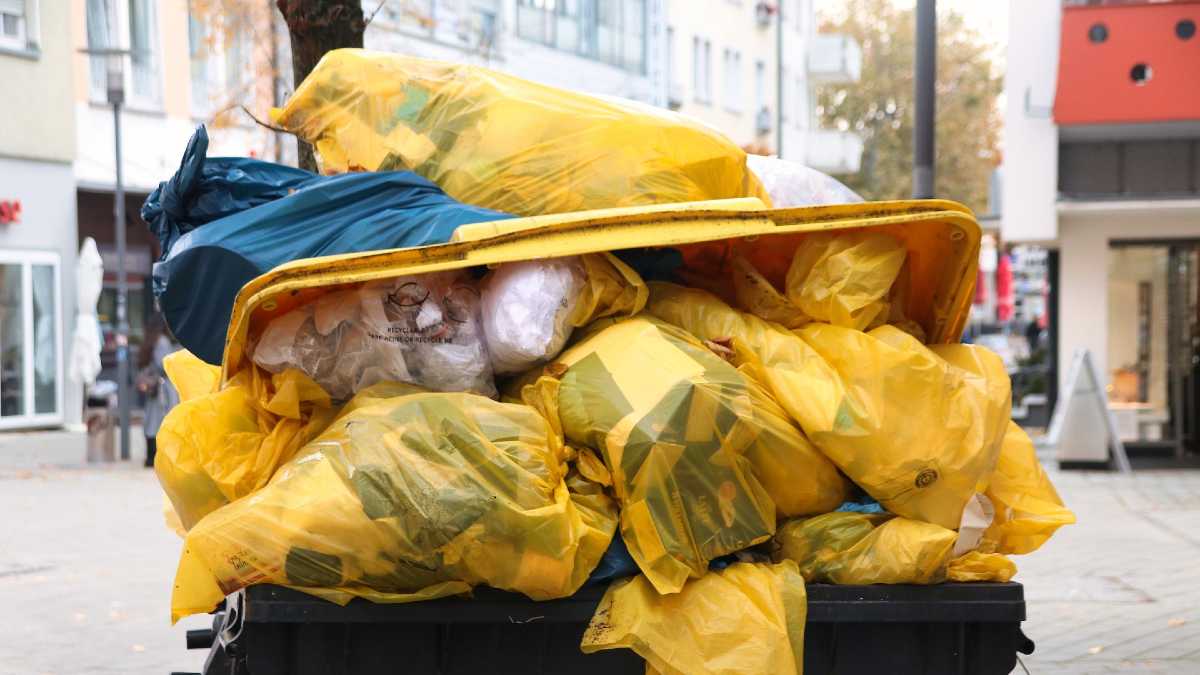Tony tworzyw sztucznych zaleją Polskę? Grozi nam kryzys, bo ceny energii dobijają branżę recyklingu