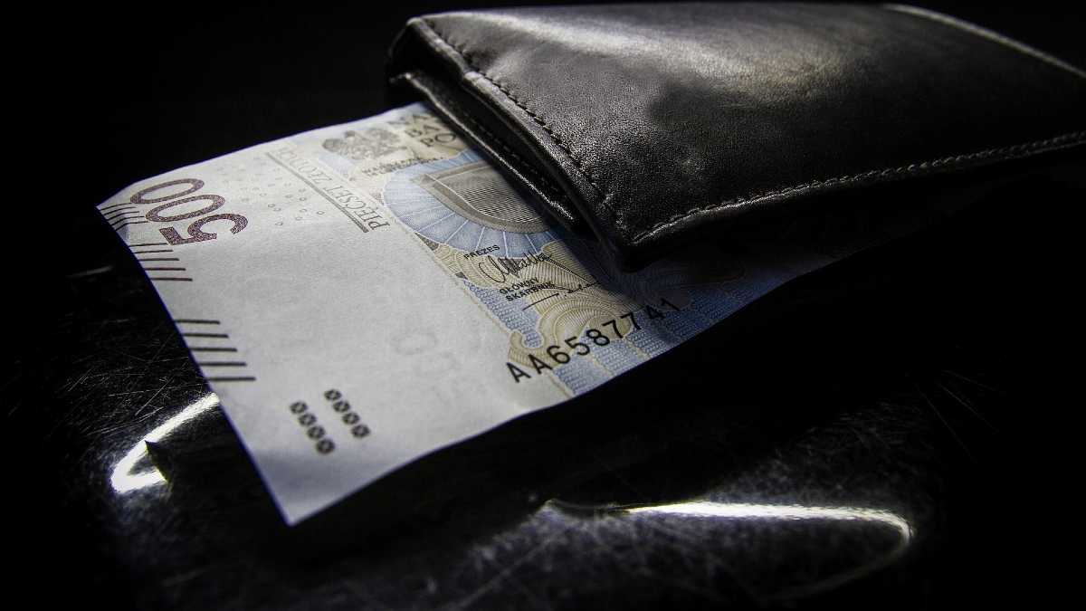 Nawet 700 zł w weekend. Dorabianie to nowy trend na rynku pracy