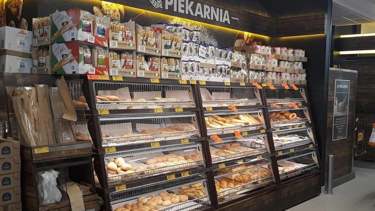Niebezpieczna substancja w pieczywie. Biedronka i inne sklepy wycofują produkt
