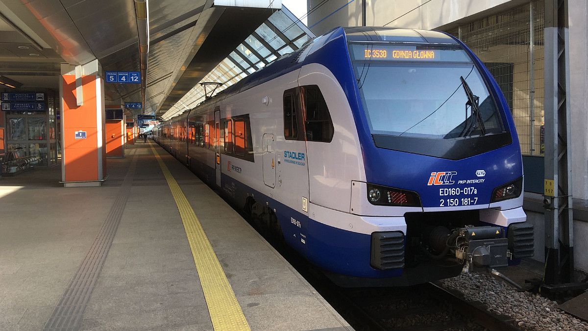 Nowy, szybki sposób na zakup biletów PKP Intercity. Stanie w kolejce do kasy to już przeszłość
