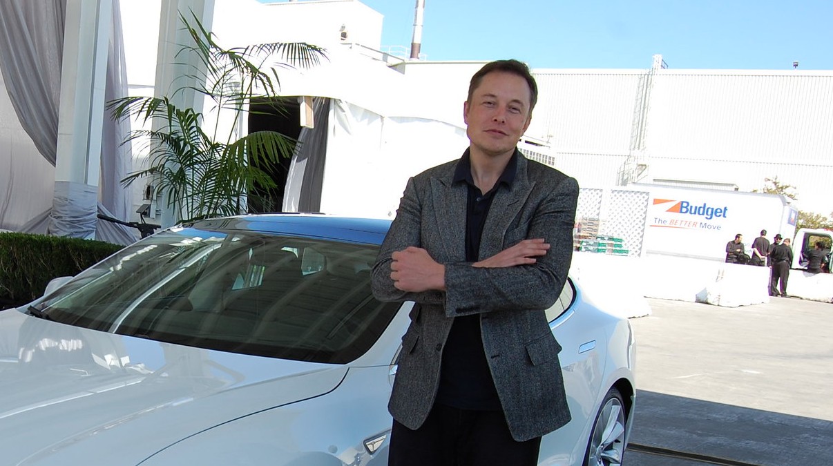 Musk śmieje się krytykom w twarz. Wygrywa i ma w gdzieś, że lista jego wrogów rośnie z dnia na dzień