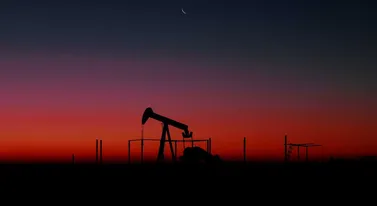Czarny poniedziałek na rynkach. Cena ropy naftowej +30 proc.