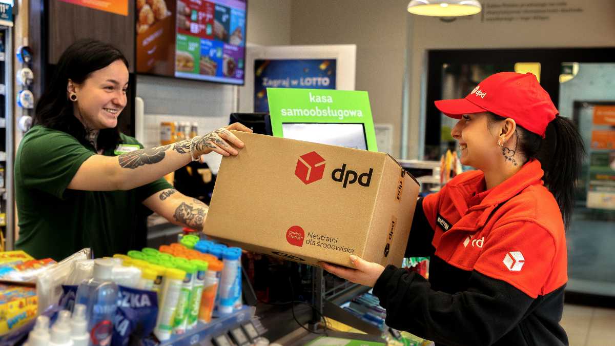Żabka rozpoczyna współpracę z kolejną firmą kurierską. 5 mln Polaków na to czeka