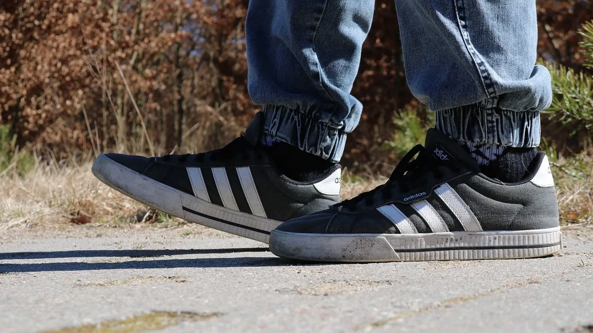Adidas chce sprzedać sklepy w Rosji, żeby móc sprzedawać buty Rosjanom. Tak, dobrze czytacie