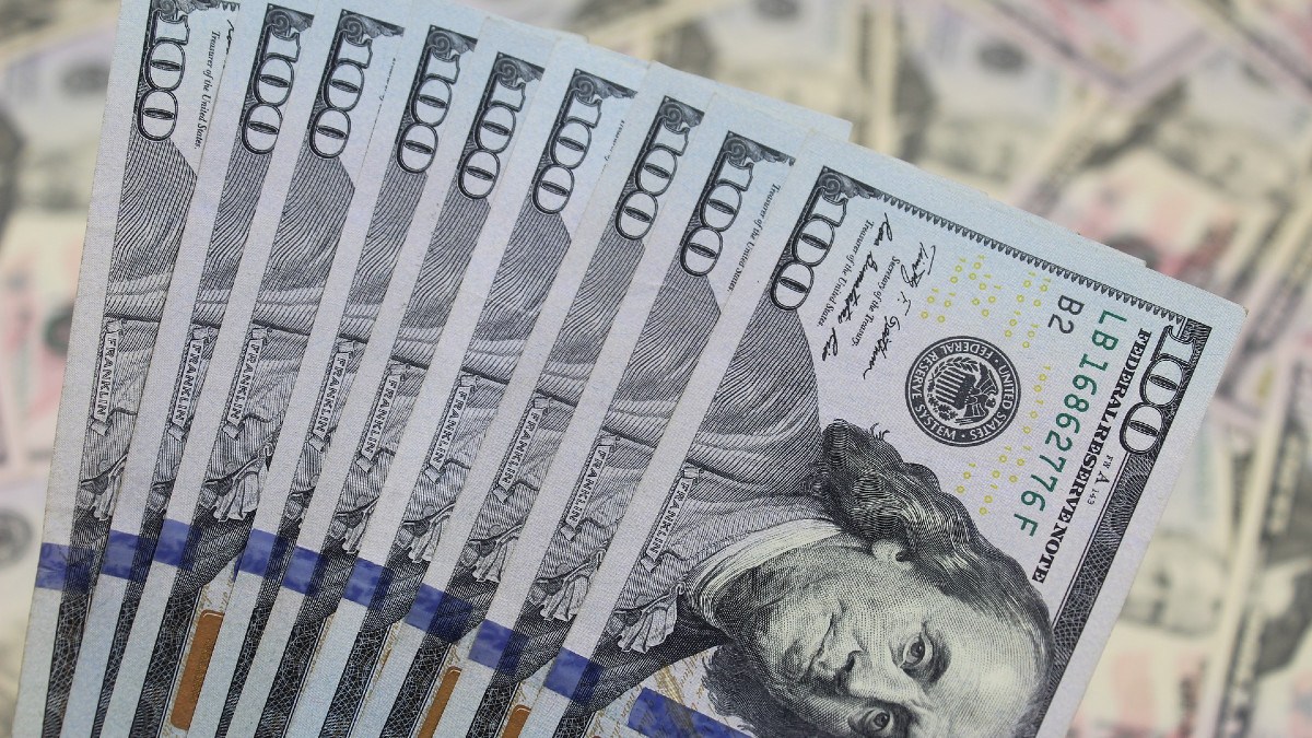 Uprzejmie doniósł państwu o nieprawidłowościach finansowych. Dostanie ponad miliard złotych