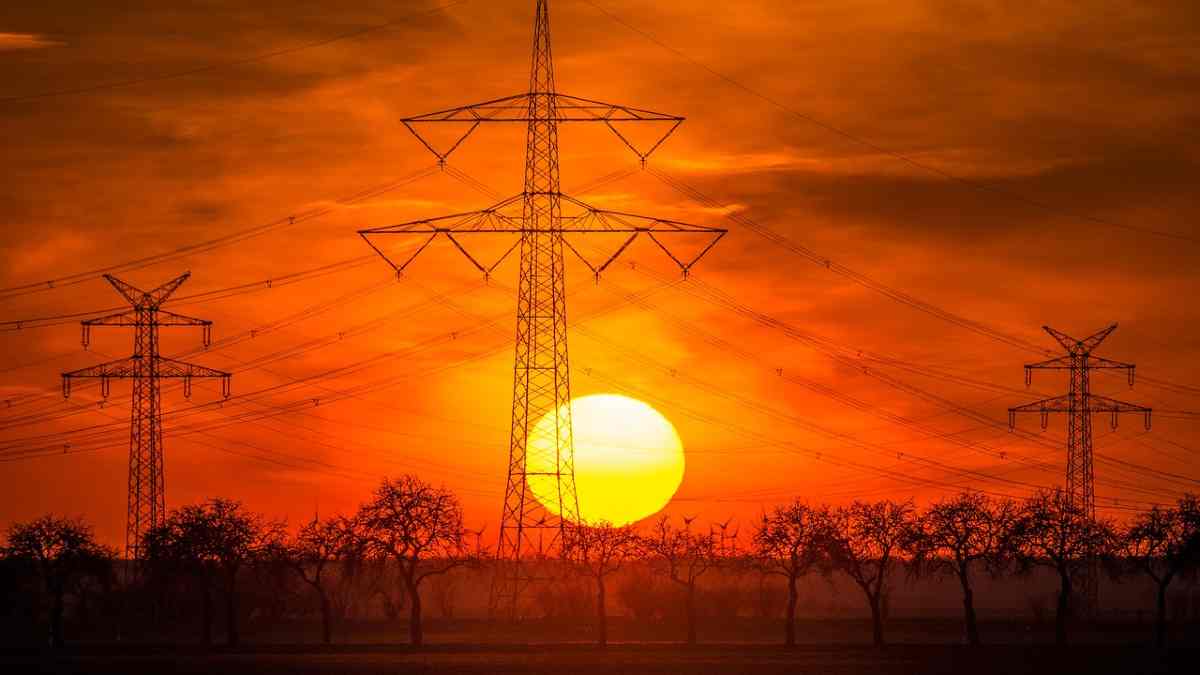 Polska ma najwyższe ceny energii w Europie. Dorzućcie do pieca, bo jeszcze ktoś nas wyprzedzi