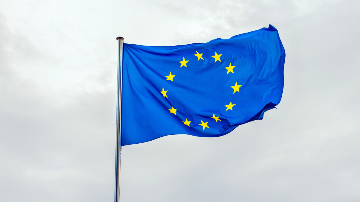 Unia Europejska walczy z inflacją. W Polsce ten pomysł nie wszystkim się podoba, ale nasz rząd robi to samo