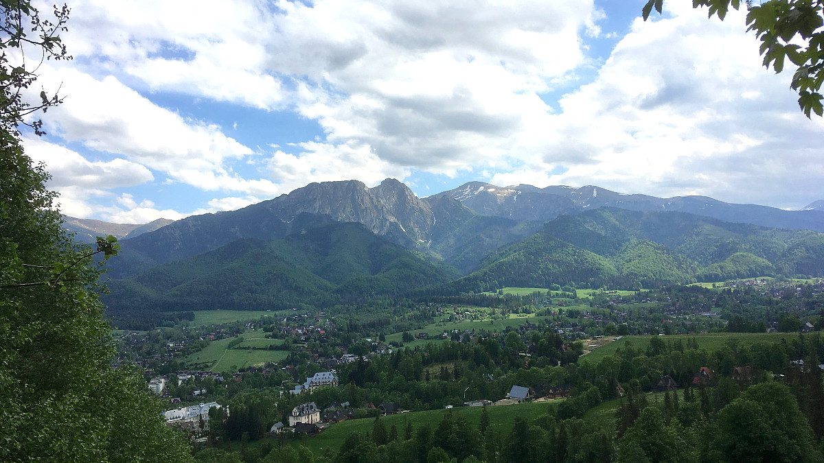 Zakopane kontra Bałtyk. Gdzie odpoczniesz taniej?
