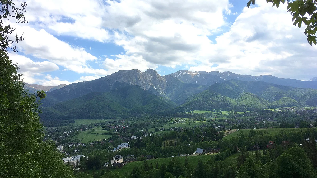 Zakopane kontra Bałtyk. Gdzie odpoczniesz taniej?