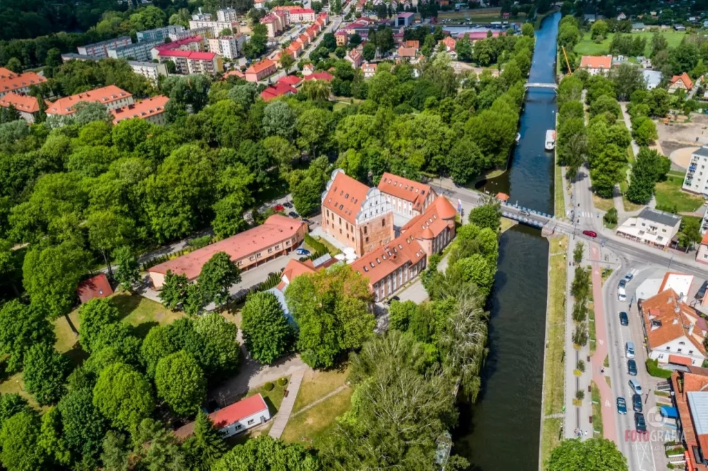 https://ocs-pl.oktawave.com/v1/AUTH_2887234e-384a-4873-8bc5-405211db13a2/bizblog/2023/08/hotel-st-bruno-7-1024x682.webp