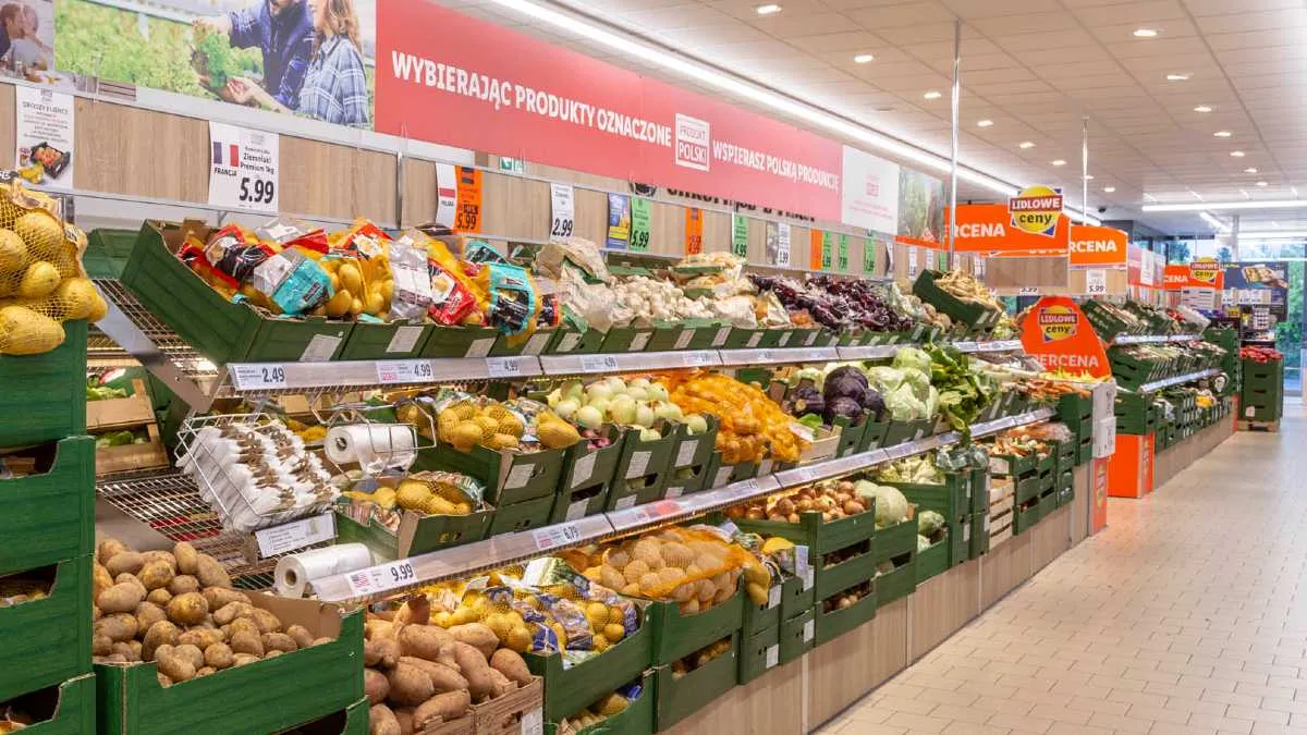 Koniec oklejania warzyw i owoców. Będzie zakaz
