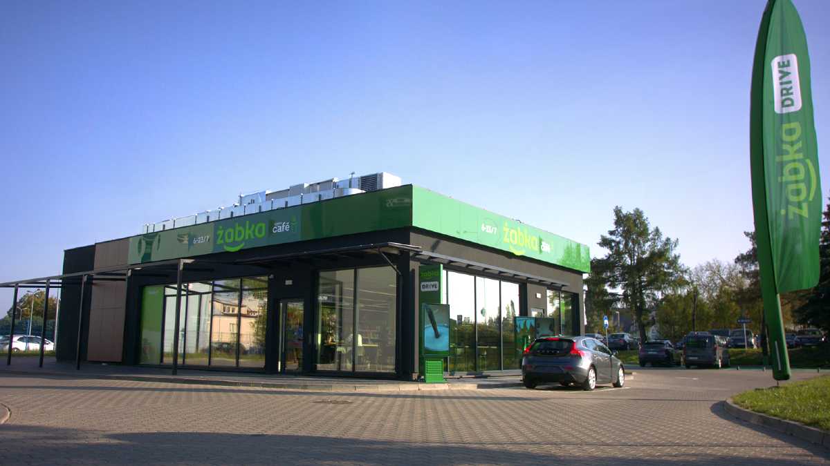 Żabka jak McDonald's. Ciepły posiłek kupisz z auta