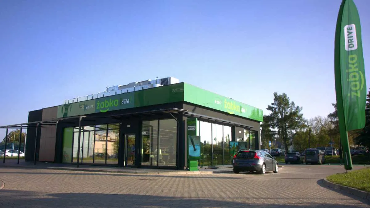 Żabka jak McDonald's. Ciepły posiłek kupisz z auta