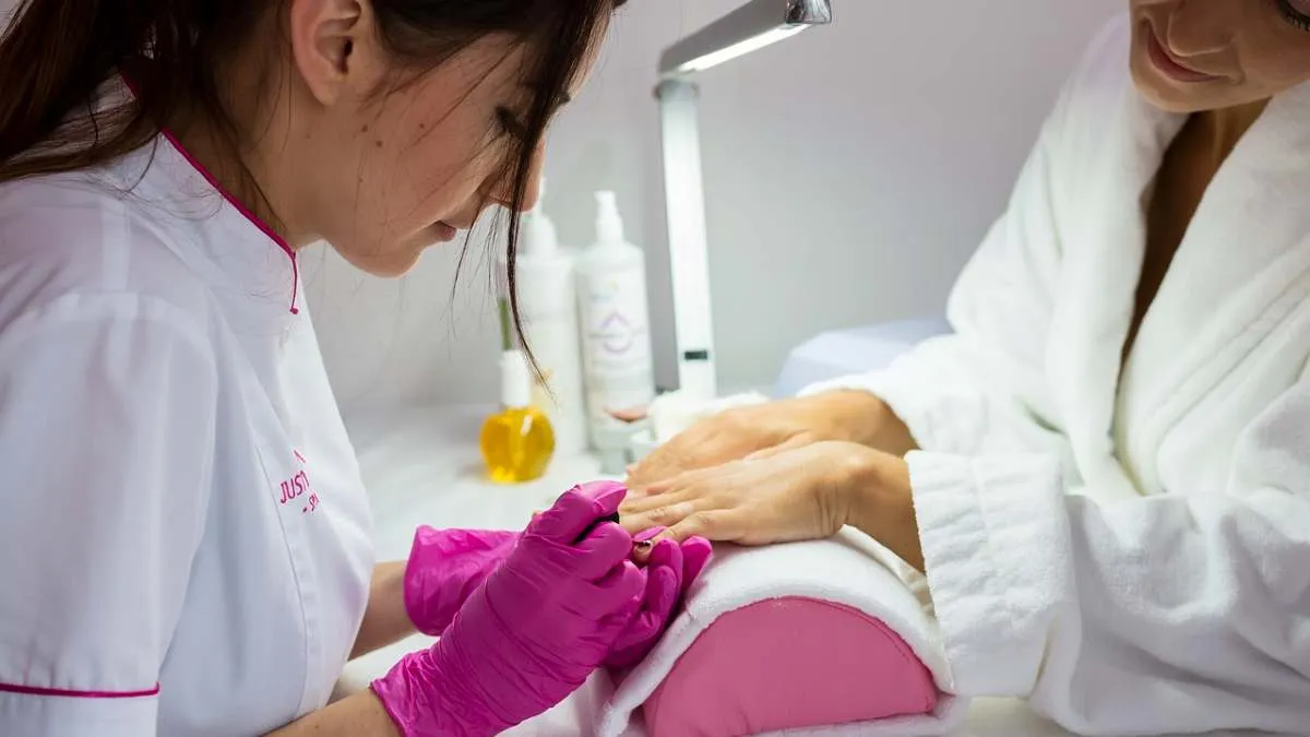 Za salonami kosmetycznymi ciągną się długi. Zmiana VAT je uratuje?