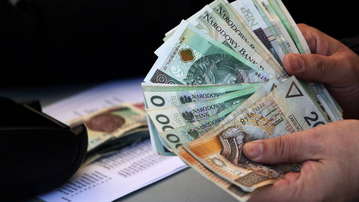 GUS twierdzi, że zarabiasz 8,3 tys. zł. Zdziwisz się, jak zobaczysz nowe dane