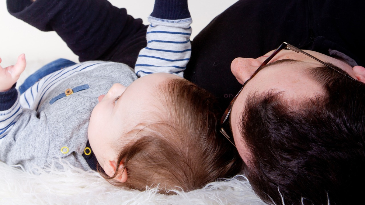 Ojcowie tłumnie biorą urlop rodzicielski. Chyba nie wiedzą, iż jest lepsza opcja