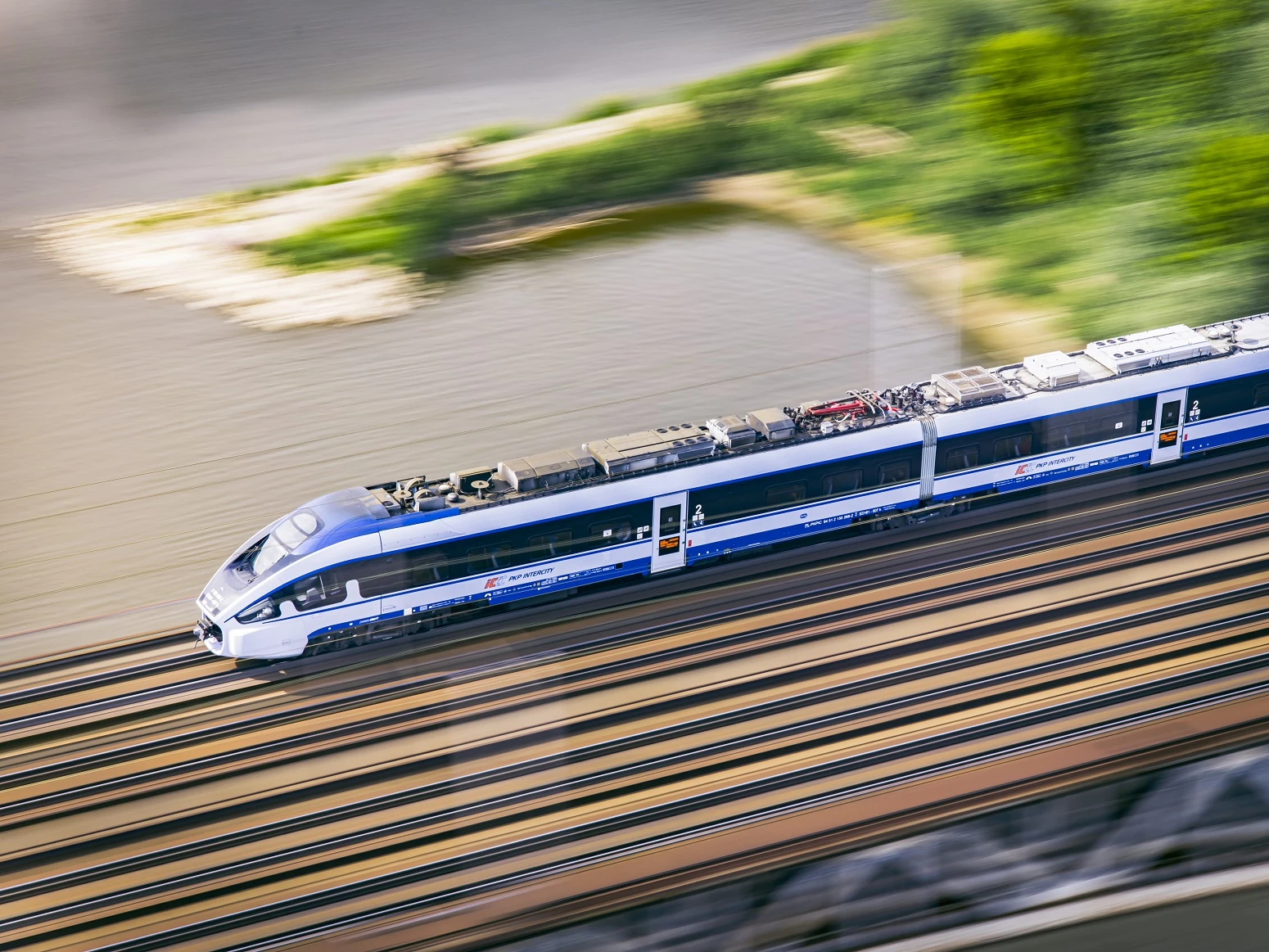 PKP Intercity ostro przyspiesza. Nawet samochodem nie dogonisz ekspresu