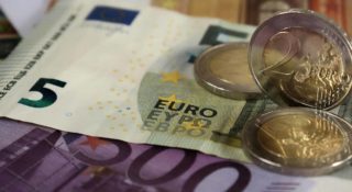 Wprowadzenie euro w Polsce. Ekspert zabrał głos