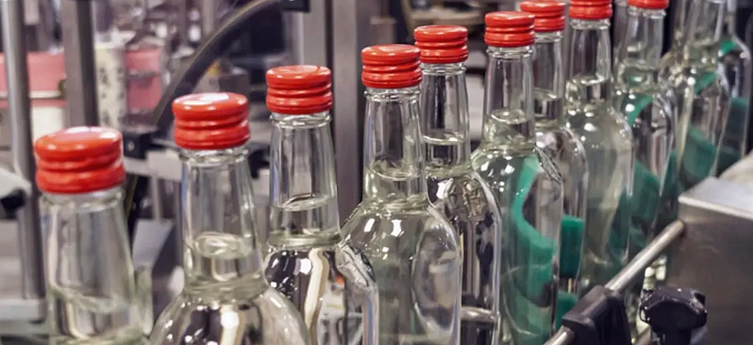Polacy to alkoholicy. „Ta pani nawet na dyżurach popija z saszetki”