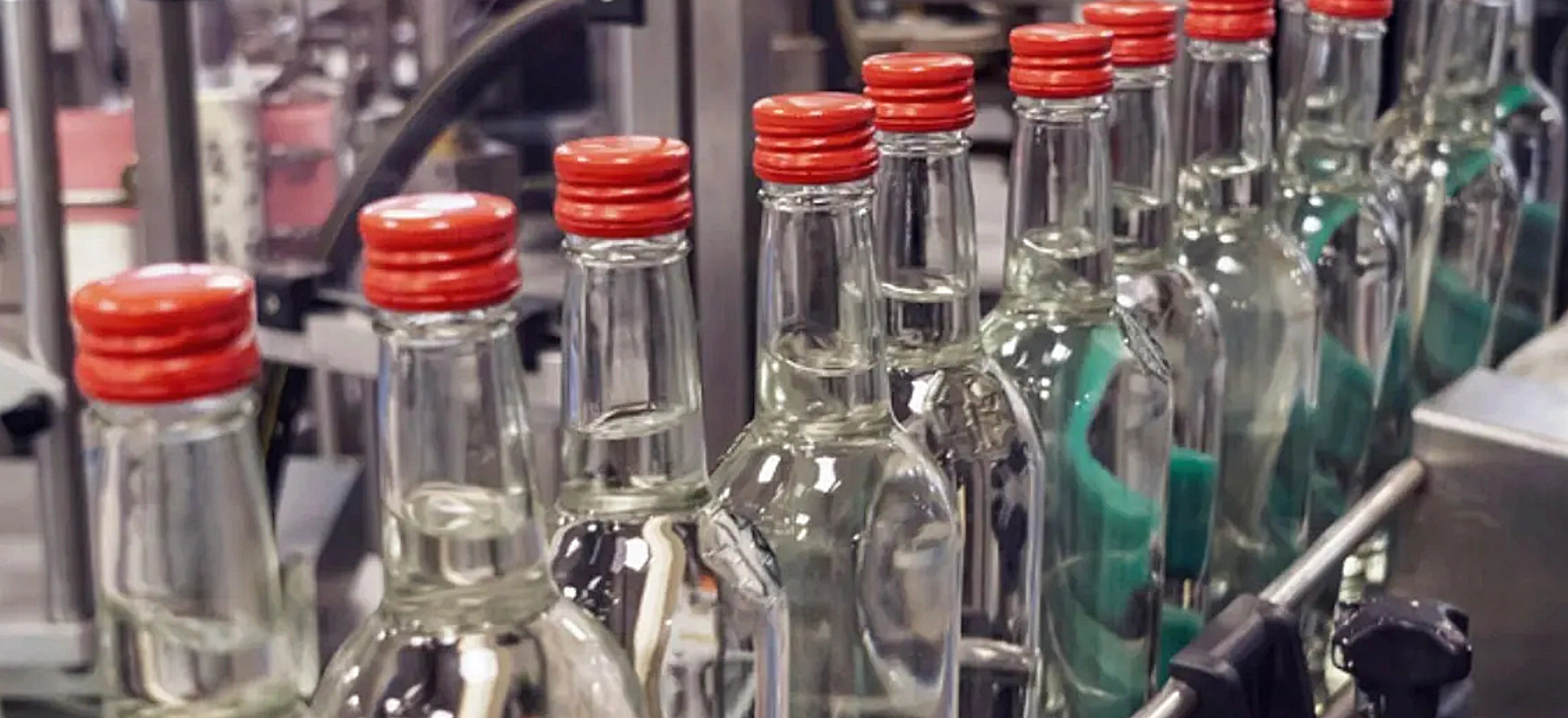 Polacy to alkoholicy. „Ta pani nawet na dyżurach popija z saszetki”