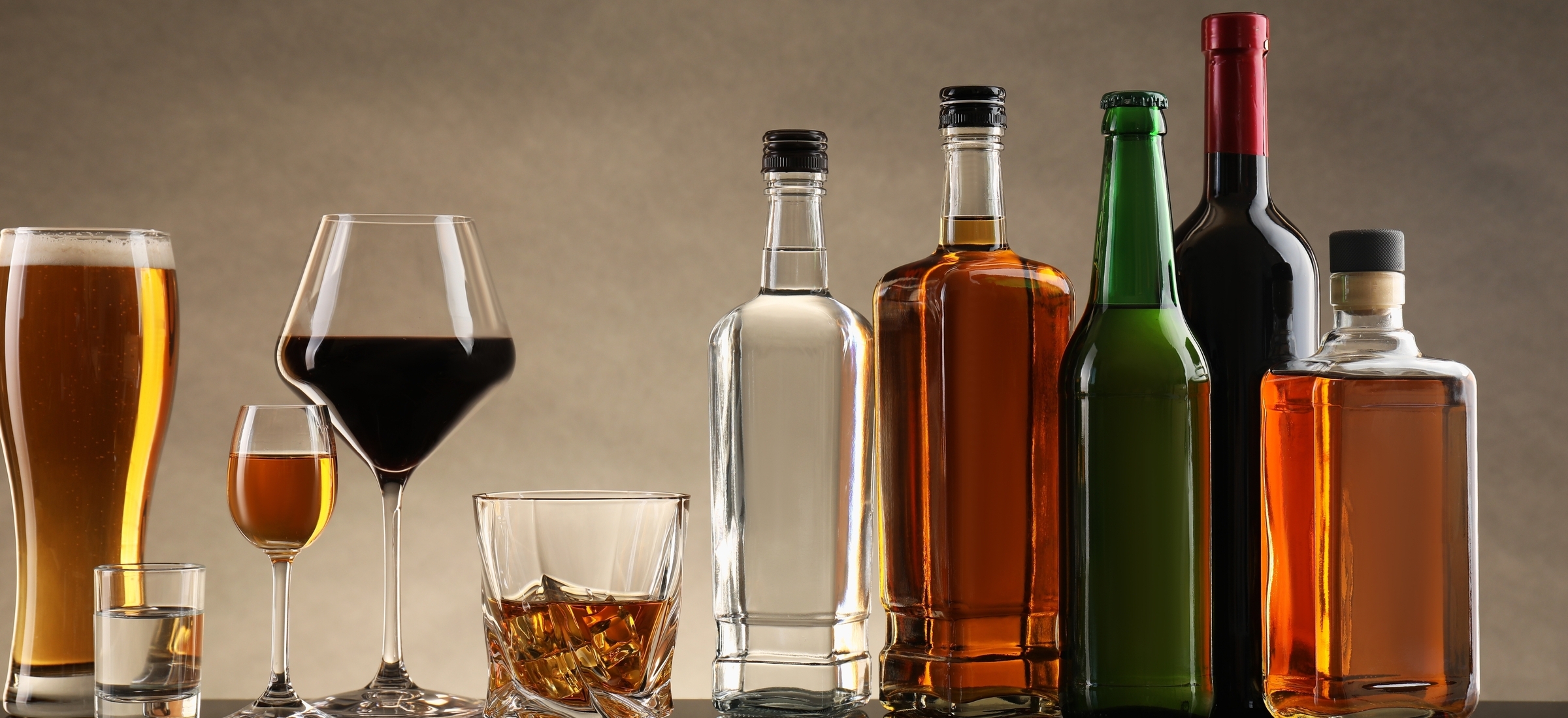 Plaga L4 przez nadużywanie alkoholu. Polacy piją coraz więcej