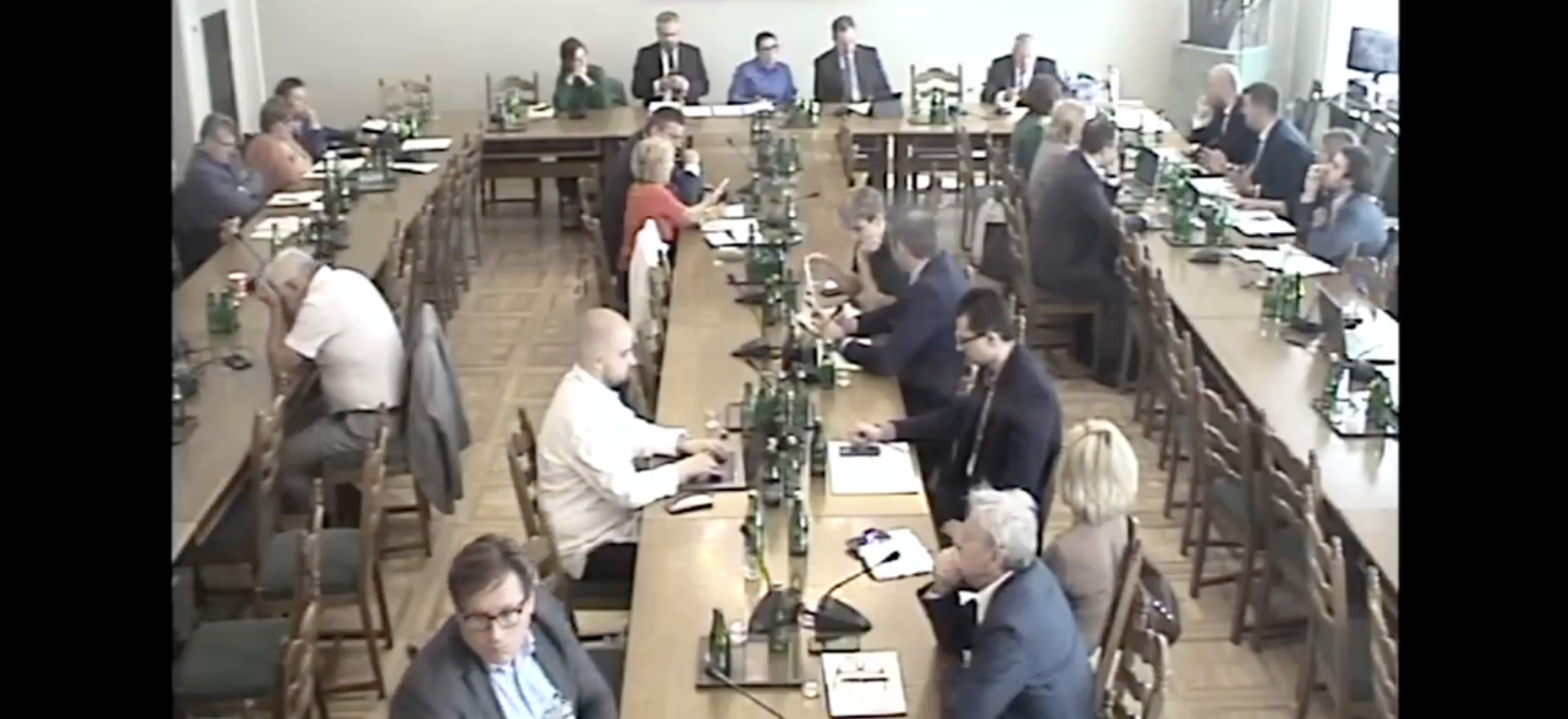 Kredyt #naStart. Żenujący spektakl w Sejmie, chyba nie wiedzieli, że to się nagrywa