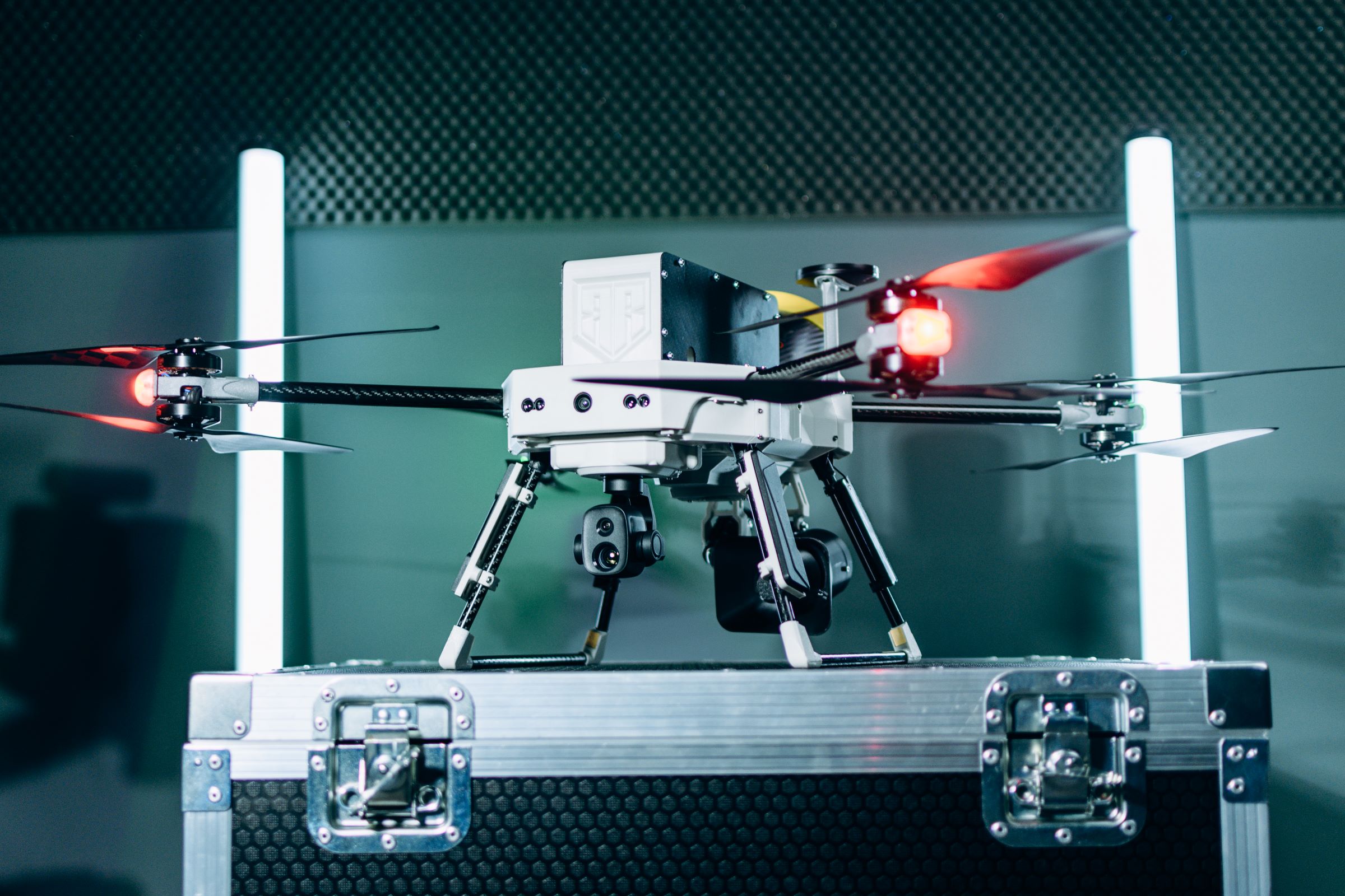 Dronuś, bierz go. Za 10 zł miesięcznie poszczują włamywacza dronami