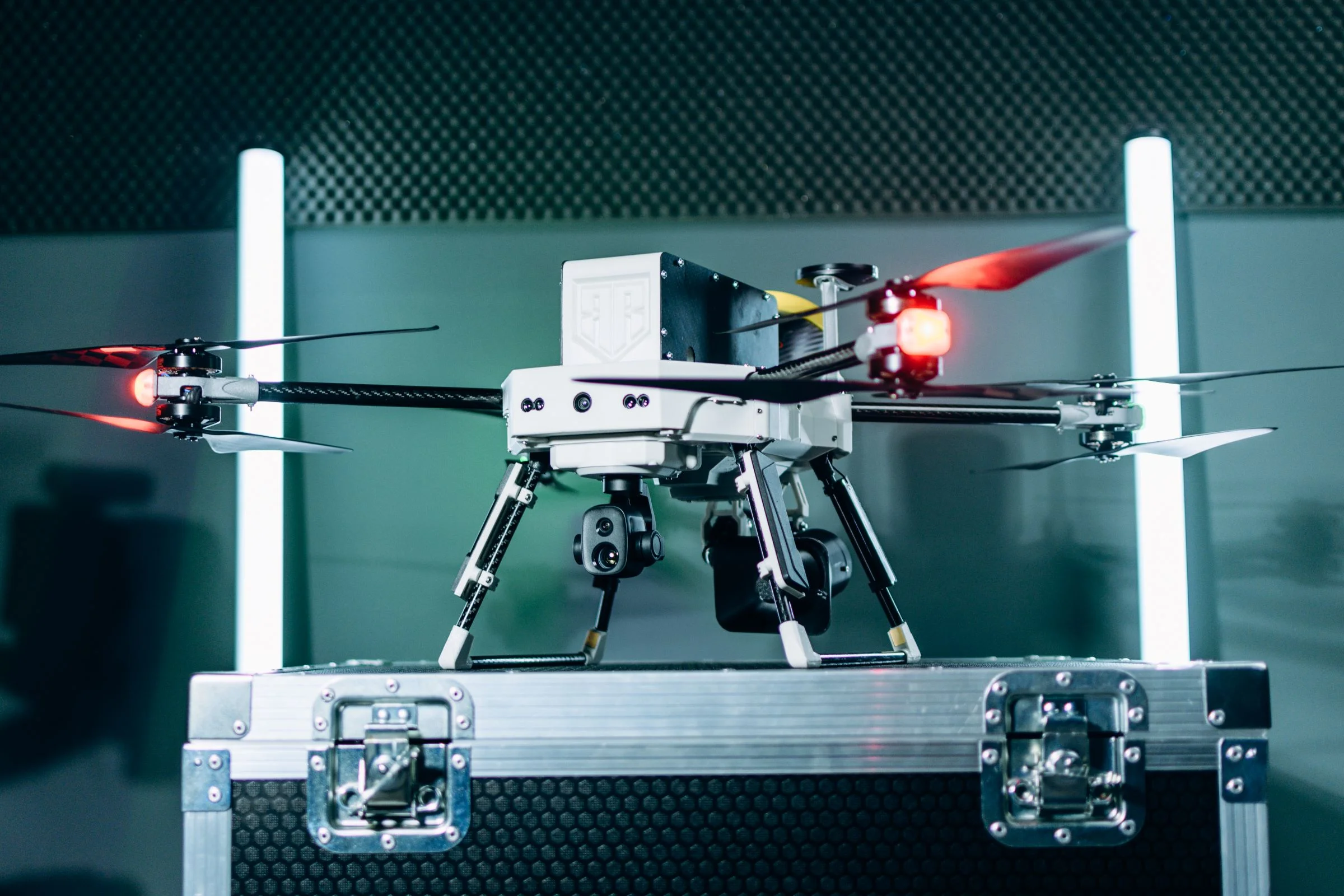 Dronuś, bierz go. Za 10 zł miesięcznie poszczują włamywacza dronami