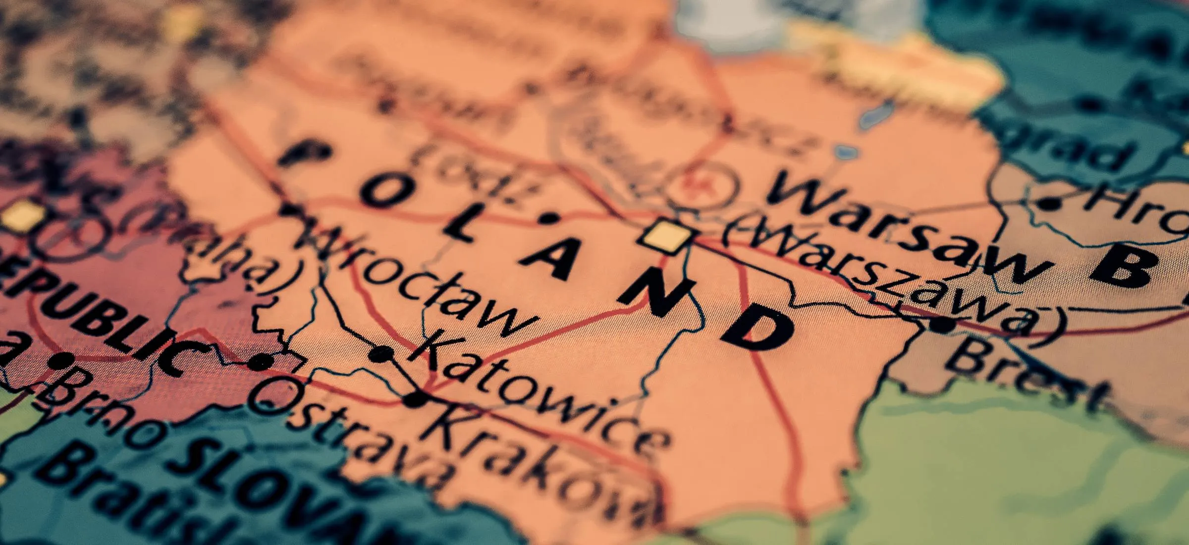 Polska to nowy raj? Obcokrajowcy chętnie przybywają, Polacy dziwnie reagują