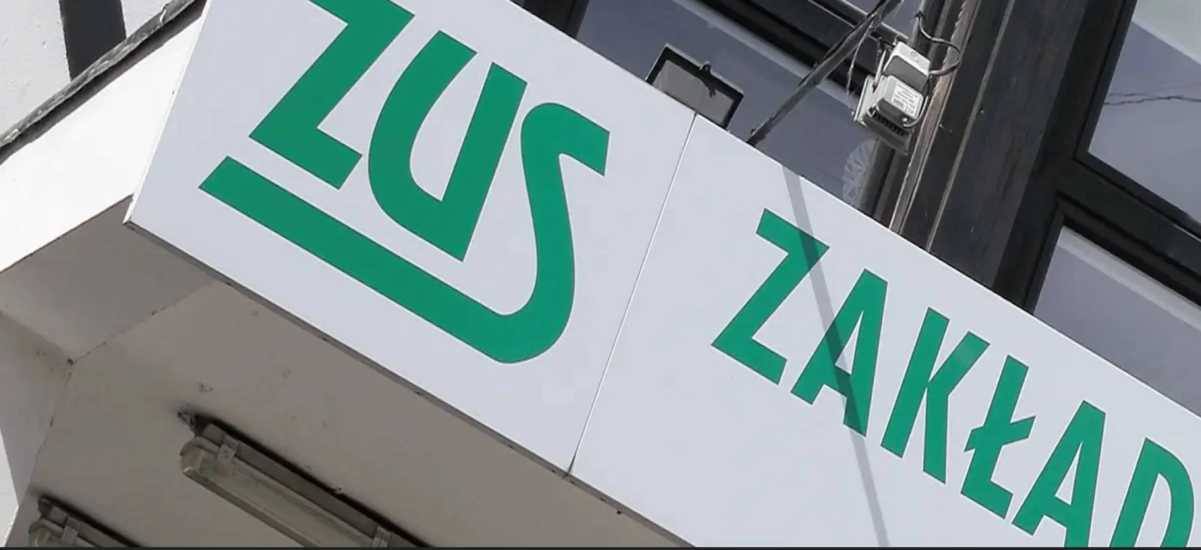 Znienawidzicie ZUS za te wyliczenia. Polacy tracą na emeryturze średnio 200 tys. zł
