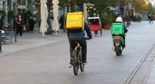 Rząd otwiera drzwi na cudzoziemców premium. Reszcie przykręca śrubę