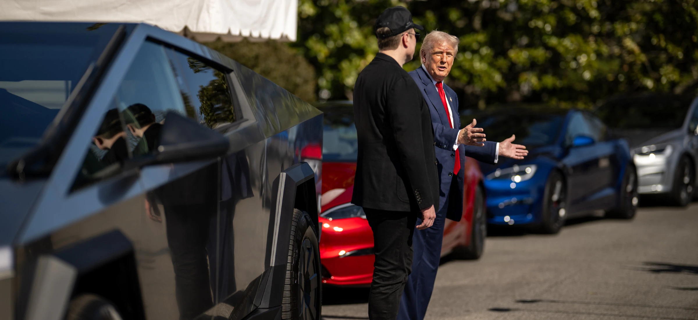Trump nałożył cła na wszystkie auta produkowane poza USA. Przepis na katastrofę