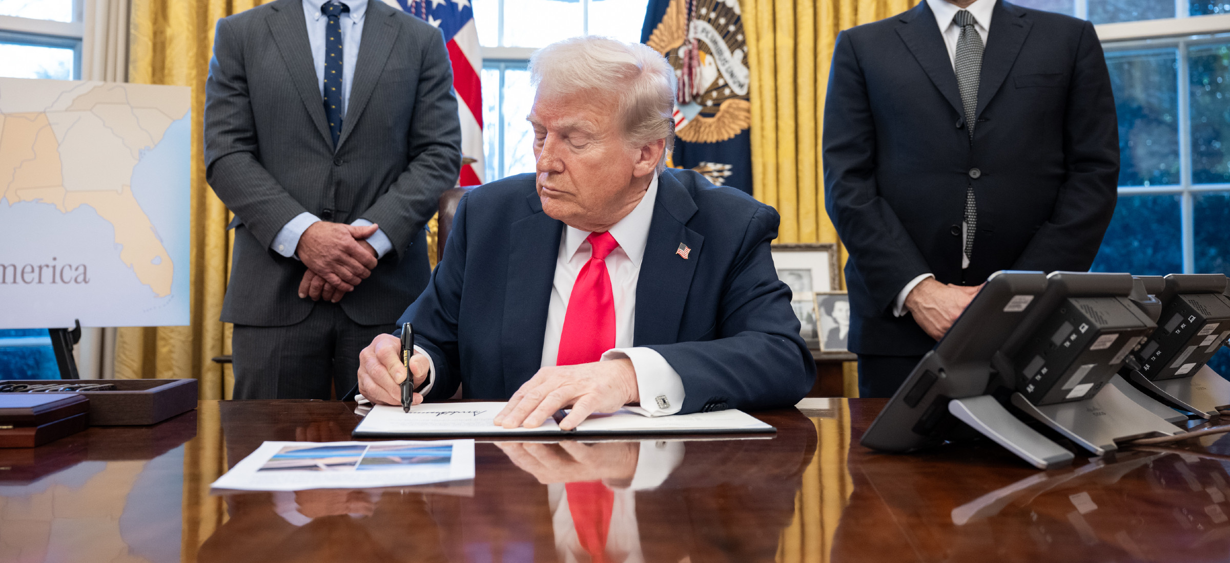 Cła Trumpa weszły w życie. Gwałtowna reakcja giełd